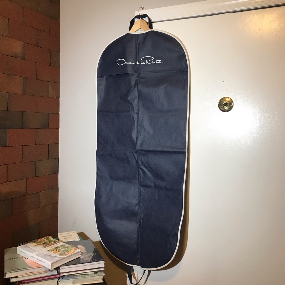 AUTHENTIC, OSCAR DE LA RENTA GARMENT BAG.